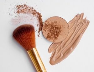 foundation och pensel